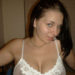 ronde coquine brune en soutien gorges