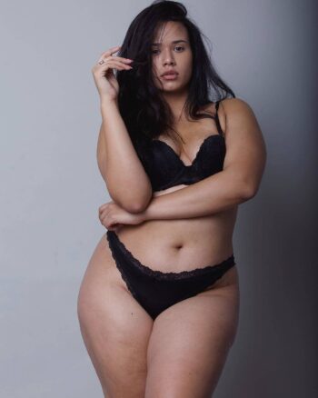 Douce demoiselle ronde en quête de plaisirs coquins rencontre-Ronde-Mérignac