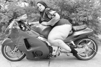 Moi, Zoé, une vraie bombe sensuelle de Versailles, je rêve d’une rencontre sexe rapide et très chaude ce soir, tu es prêt à me faire rugir ? rencontre-Ronde-Versailles