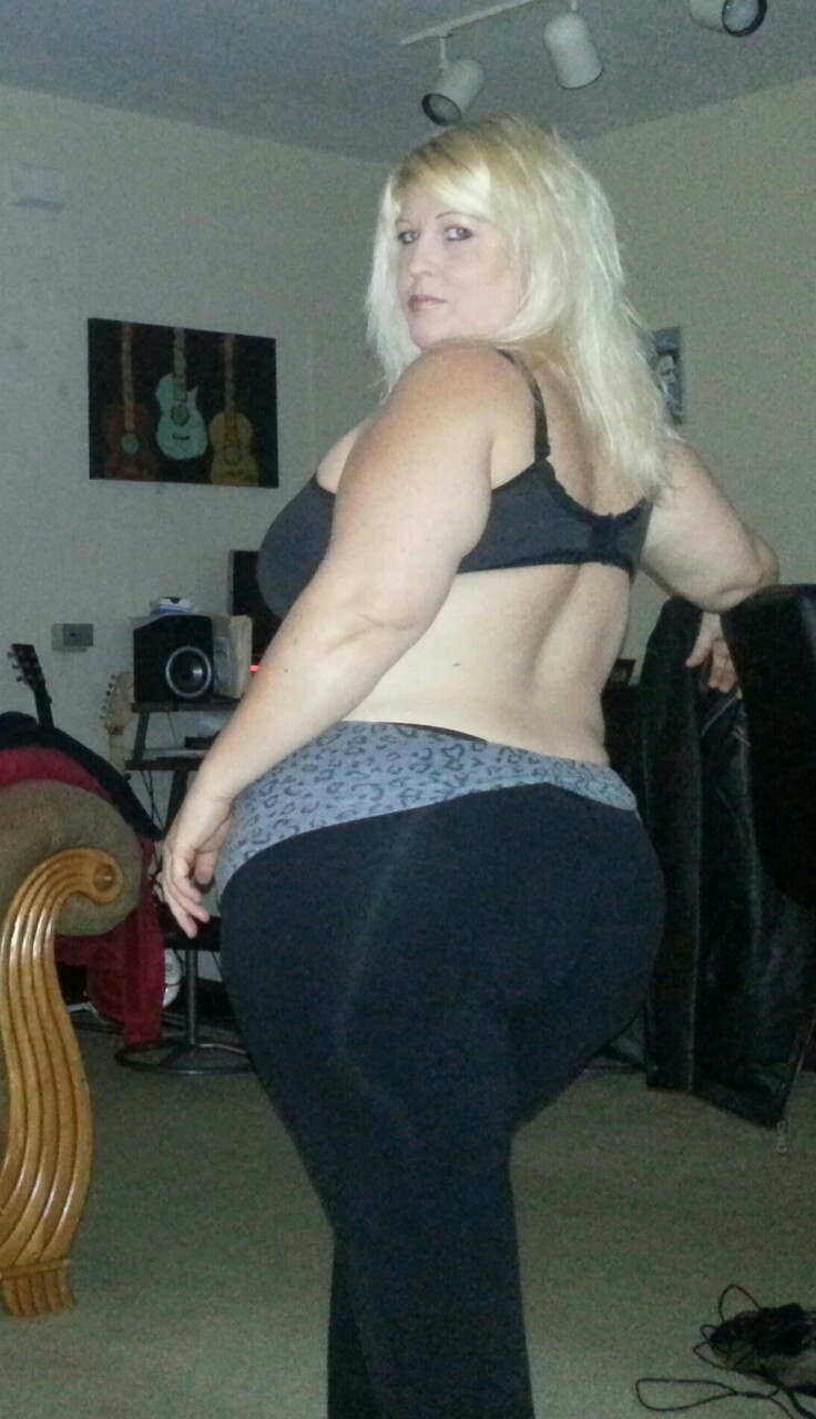 Femme aux formes voluptueuses de Saint-Lô cherche un mec pour olé olé torride au téléphone maintenant plan-cul