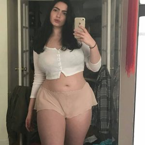 3 jours pour me rappeler ce que vivre nu veut dire Lucía - rencontre-Milf-Montreuil