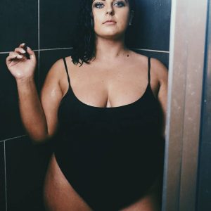 J’veux que quelqu’un me mette les mains dessus ce week-end Léonie - rencontre-Ronde-Villeurbanne